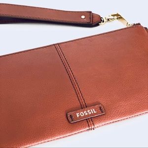 NWT FOSSIL - Brown Leather Wristlet Wallet